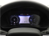 運転にかかわる主要な情報は、12.3インチのデジタル液晶ドライバー・ディスプレイにわかりやすく表示されます。お好みの表示パターンと背景色へと変更できますので、状況に合わせてお選びください。