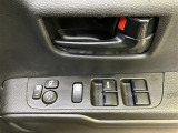 知識と経験が豊富な国家資格整備士が常駐しています。車両の細部まで見逃さない確かな技術でメンテナンスを行うため、点検・修理・整備のすべての工程において高い信頼感を提供しています。