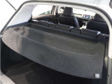 【トランクルーム】セカンドシートを折りたためば、低く広い床面が出現。大きなに荷物も収まります。