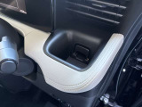 手の届きやすい位置にドリンクホルダーがある為、とても便利です。