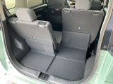 シートアレンジ出来ます!荷物の形状に合わせてシートを倒し、無駄なく車内を活用できます!