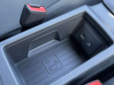 ●ワイヤレスチャージング『ワイヤレス充電は、ケーブルを使わずにスマートフォンを充電できます。』