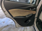 パワーウィンドウのスイッチですよ。運転席に居ながら窓を開け閉めのコントロールできます。