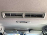 リアシーリングファンからの送風により車内の空気を循環させ、エアコンの効きにくいハイルーフの車内を快適空間に出来るのも喜ばれるポイントの一つで。