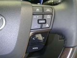 【レーダークルーズコントロール】(全車速追従機能付)付きです。車速に応じて追従支援してくれるので、ロングドライブも快適です。詳細は販売店スタッフまでおたずねください。