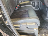 【運転席ハイトアジャスター】シートの高さを調整でき、視界を合わせやすく運転しやすいポジションに設定できます。