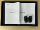 メンテナンスノート【点検整備記録簿・保証書】、取説も揃ってます。スマートキーはバッグなどにしまったままボタン操作でメイン電源のON/OFFができて便利に使えます