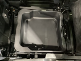 靴や大きめの荷物などもスマートに収納できる便利な引き出し式の収納ボックスです。車外から見えない隠し収納として、また汚れが気になりやすいアイテムの保管にも重宝します!