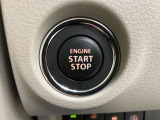 【キーレススタートシステム】エンジンスタートがボタン一つで始動。キーはポケットやカバンに入れたままでもエンジン始動が可能です。