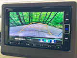 【バックカメラ】駐車時に後方がリアルタイム映像で確認できます。大型商業施設や立体駐車場での駐車時や、夜間のバック時に大活躍!運転スキルに関わらず、今や必須となった装備のひとつです!