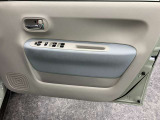 【運転席ドア】収納ポケットがあります。