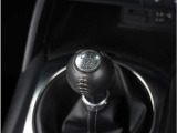 【シフトレバー】シフトもとても操作しやすいデザインになっております。運転する人の事を第一に考えた操作性の高い仕様です。