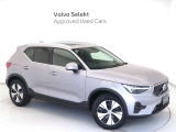 Volvo Cars appで車にリモートアクセスして、空調機能の操作や車の施錠・開錠、ソフトウェア更新などが可能です。エアコンやシートヒーターを操作して、出発前に車内を快適な温度に整えられます。