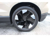 洗礼された純正アルミホイール