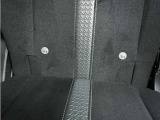 ◆ISOFIX◆シートベルトいらずでチャイルドシートと固定金具を連結するだけでガッチリ固定できます。
