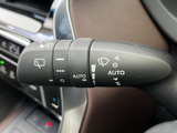 運転状況に合わせて最適なワイパー動作を選択可能。雨天時でもクリアな視界を確保し、安全な走行をサポートします。