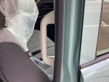 乗り降りに便利なアシストグリップがあります