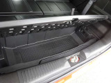 フロアの下にも荷物などを収納できるサブトランクも備えています。荷室内で散らかりがちな荷物を整理整頓なんてのもイイですね♪