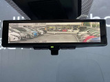 スマートルームミラーも付いています。後方ピラーや荷物、後席に同乗している方や曇りなど視界が遮られた場合でも後方カメラからの映像で安全確認をすることができます。
