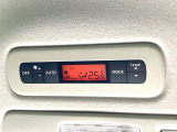 【リアオートエアコン】広い後部座席には必須の機能!風量や温度を自動で調整し前席と同様な車内環境にしてくれるリアオートエアコンを装備。夏の暑さも冬の寒さもストレスなく快適にお過ごしいただけます♪