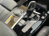 BMWの高性能オートマチックは、ATセレクトレバーを左側に倒すことで、通常の「D」から「S」(スポーツ)または「M」(マニュアル)へと切り替えが可能です。