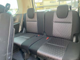 足元も頭上のスペースも広々して快適です