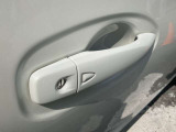 ドアロックリクエストスイッチです。ドアロックの開閉がボタン一つで可能です。