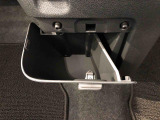 収納ボックスがついており便利に使用出来ます。