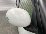 【サイドターンランプ】歩行者やバイク、対向車からも右左折の確認がしやすいサイドターンランプ付きドアミラーです。