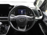 各操作スイッチなどもハンドルから手を放すことなく操作可能で安全運転に支援いたします!