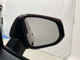 後続車が接近するのを知らせてくれるBSM(ブラインドスポットモニター)。接近するとドアミラー部の警告灯が光ってくれるので、万が一の追突も防げそうですね♪上級装備です。