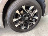 純正アルミホイールです。足元が引き立つので、車全体のイメージがアップしますよ!
