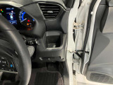 運転席側前部にドリンクホルダーあります♪運転中でも手が届きやすい位置にあって使い易いです♪
