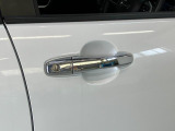 品質へのこだわり!フロアマットやシートなど車内をキレイに清掃し、ニオイや汚れなどを徹底的にクリーニングしてもらっております。室内はピカピカです☆