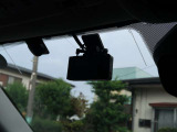 純正ドラレコ搭載。安心して運転いただけます。
