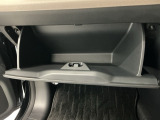 【グローブボックス】収納スペースが沢山あるので車内が散らからずに助かります。ちょっとした物を入れるのにいいですね♪