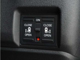 ◆両側電動スライドドア◆狭い駐車場でも乗り降りが楽々♪お子様が隣の車にドアを当ててしまう心配もございません!小さなお子様連れの方もこれで安心。