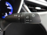車外の明るさに応じて、自動的にライトの点灯・消灯をしてくれます