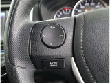 左側に音量調整ボタンがついてますので、運転中でも操作出来ますので、ストレス感はないです。