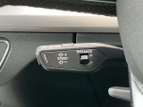 アダプティブクルーズコントロール装備 設定した速度で前方車両に追いつくと、安全な車間距離を自動で調整して前方車両を追従します。長距離ドライブでの疲労を軽減する大変重宝する機能です。