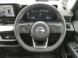 プロパイロット2.0(高速道路のナビ連動ルート走行と同一車線でのハンズオフ機能を同時採用しております。最先端の技術を乗りこなす新しいドライビングプレジャーです。