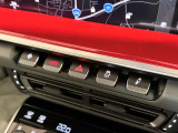 メーカーの厳格なトレーニングを受け、高度な専門知識と技術力を認められた「ポルシェ認定テクニシャン」が、ご納車前の最終整備から今後のアフターメンテナンスまで責任を持って担当いたします。