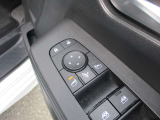 ドアミラーの鏡面の調節、格納は運転席からすべて操作できます!