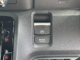 【電動パーキングブレーキ】停車中にブレーキペダルから足を離しても、停車状態が続くオートブレーキホールド機能!
