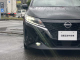 夜間走行の様々な局面に向けて、LEDヘッドランプで視認性をしっかり確保☆ハロゲンヘッドランプのおおよそ2倍の光量で、広範囲に明るくドライバーをサポートしてくれます。