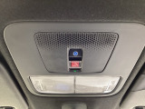 車内天井の赤い「SOS」ボタンは、事故・急病・危険を感じた際にワンプッシュでHonda緊急サポートセンターへつながる緊急通報機能です。
