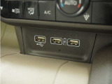 ◆USBチャージャー◆使いやすい場所に装備されています。