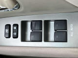 運転席側ウィンドウ開閉スイッチ
