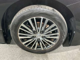 純正アルミホイールで、愛車をもっとカッコよく自動車メーカーが直接扱う純正アルミホイール。車種にマッチしたデザインで、愛車の個性を際立たせます。安全性や耐久性にも優れ、安心して使用できます。