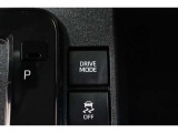 燃費をより向上させるエコドライブモードとパワフルな走行を愉しめるパワーモードを選べるスイッチが付いております!
